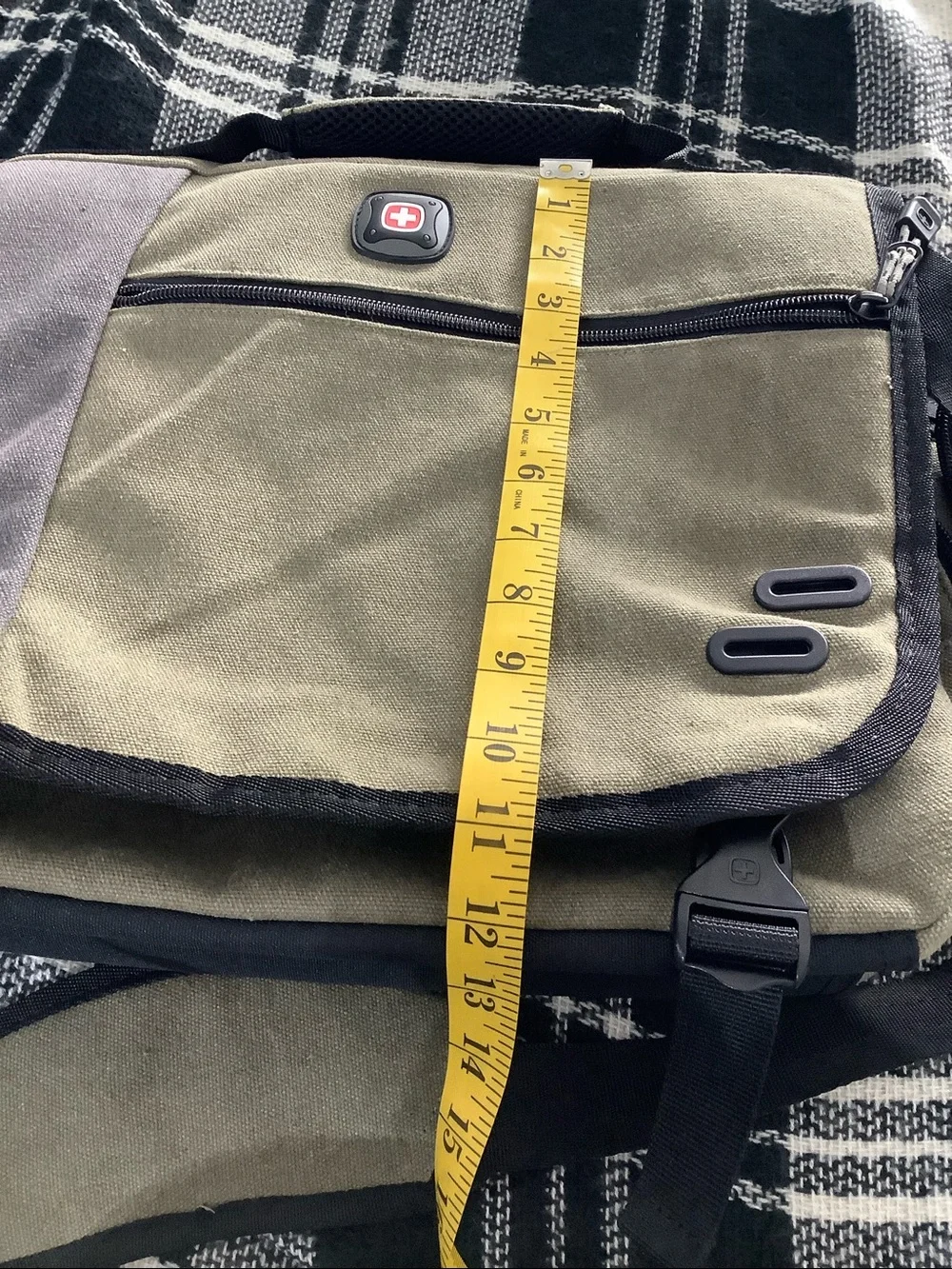 Wenger khaki green laptop messenger bag